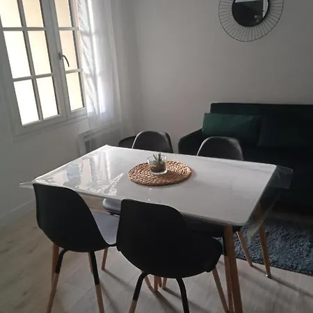 Plein Centre Face Au Lac, Cave Velo Apartment *