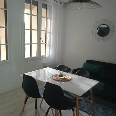 Plein Centre Face Au Lac, Cave Velo Apartment