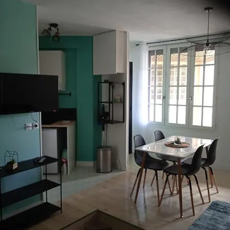 Plein Centre Face Au Lac, Cave Velo