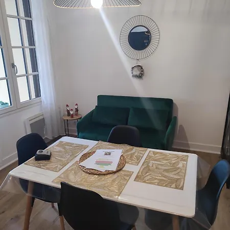 Plein Centre Face Au Lac, Cave Velo Apartment *