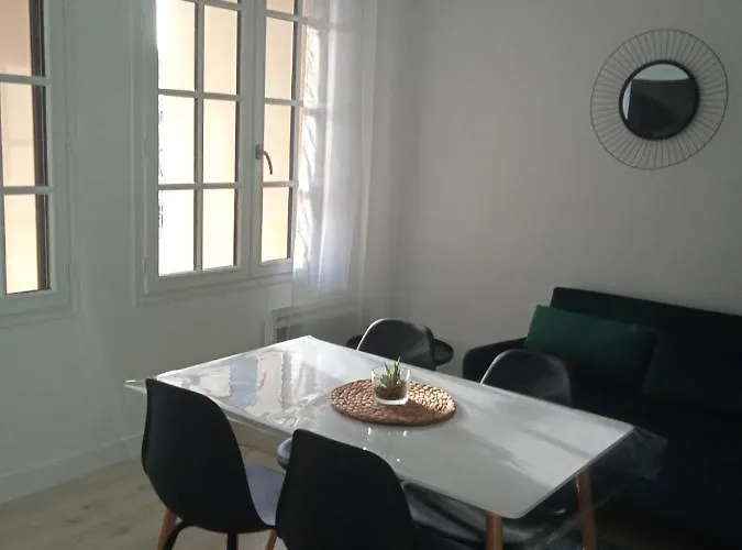 Plein Centre Face Au Lac, Cave Velo Apartment