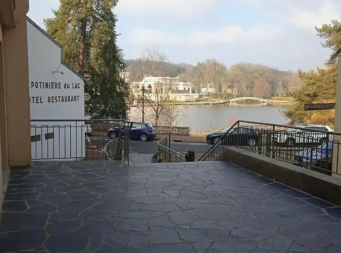 Apartment Plein Centre Face Au Lac, Cave Velo