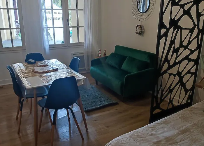 Plein Centre Face Au Lac, Cave Velo Bagnoles de l'Orne Normandie